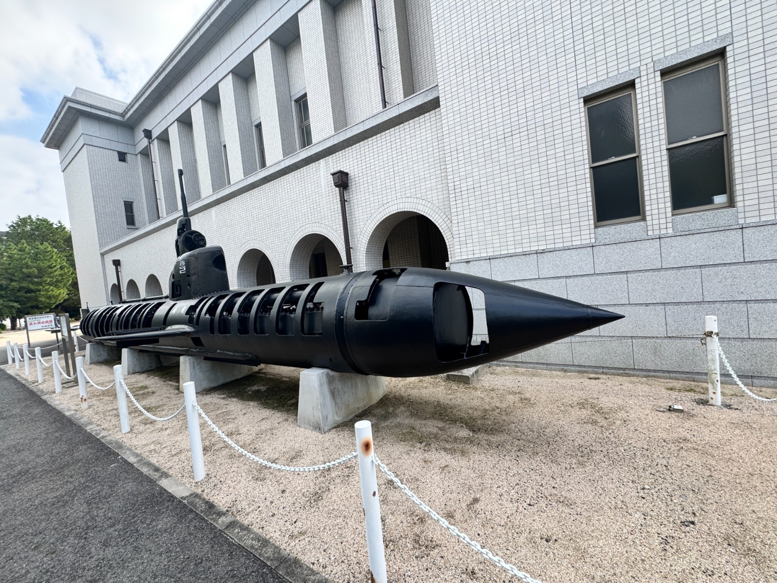 غواصة انتحارية جهزها الجيش الياباني في الحرب العالمية الثانية، موجودة في متحف الكلية البحرية.