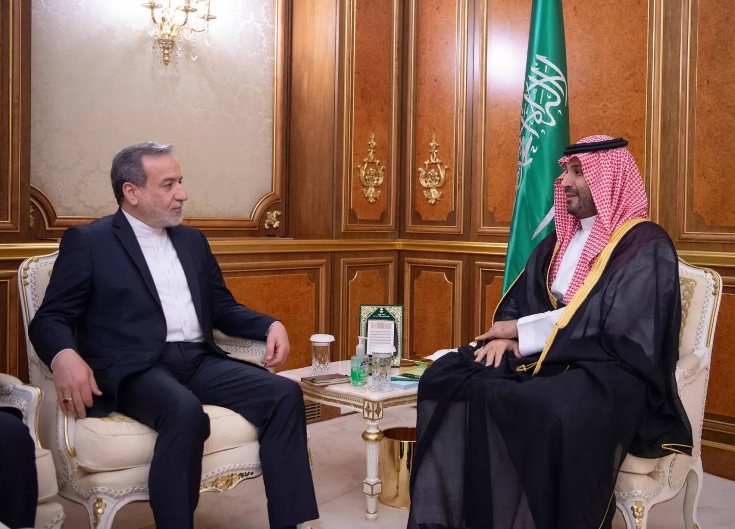ولي العهد السعودي الأمير محمد بن سلمان يستقبل وزير الخارجية الإيراني عباس عراقجي في يوليو الماضي