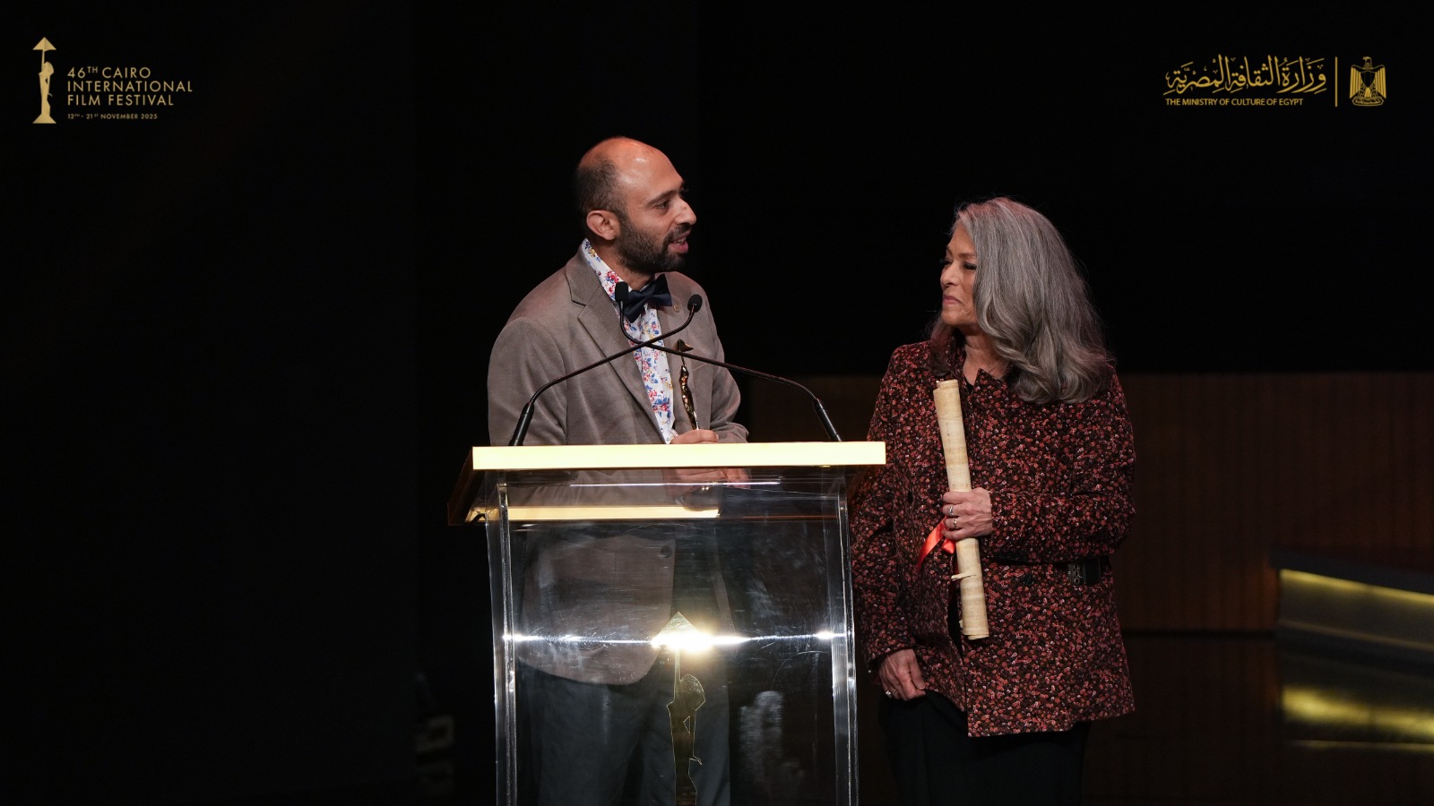 للمخرج نيقولا خوري الفائز بجائزة أفضل فيلم وثائقي من مهرجان القاهرة السينمائي. 22 نوفمبر 2025