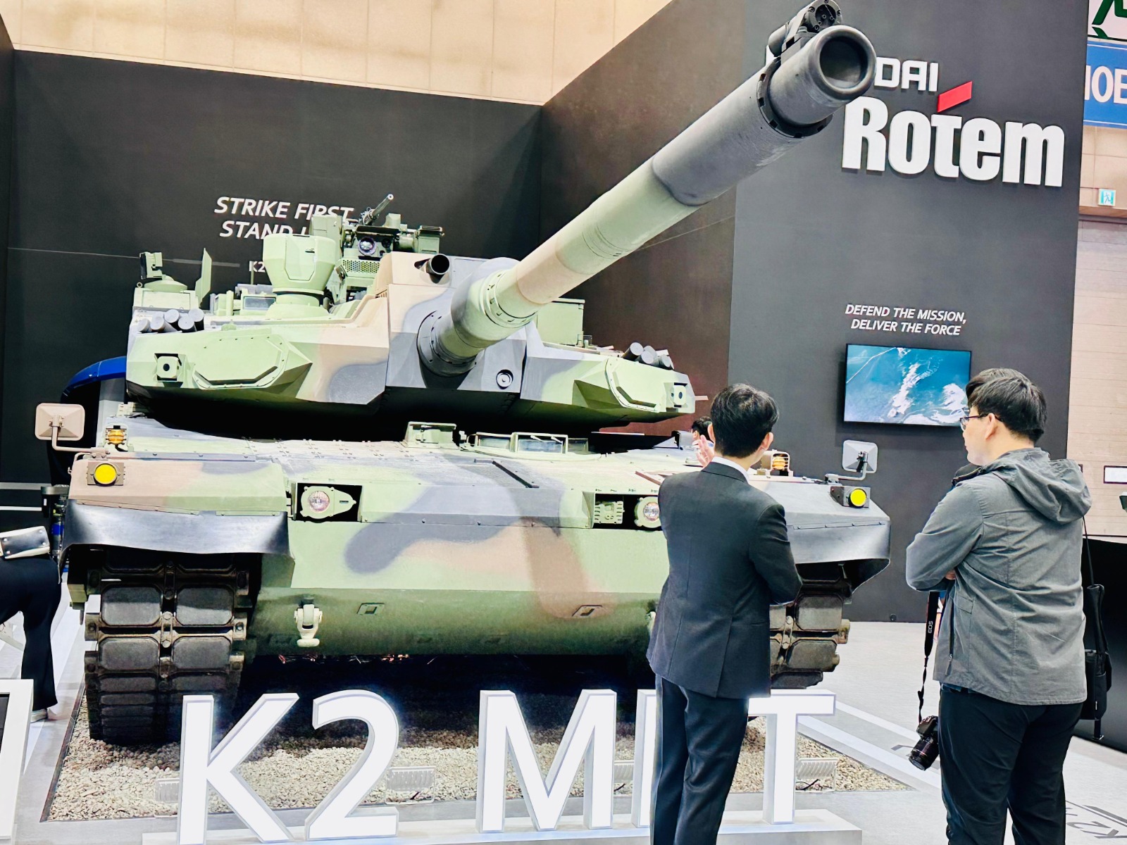 دبابة K2 Black Panther الكورية الجنوبية من تصنيع هيونداي روتم في معرض ADEX، سول، 20 أكتوبر 2025