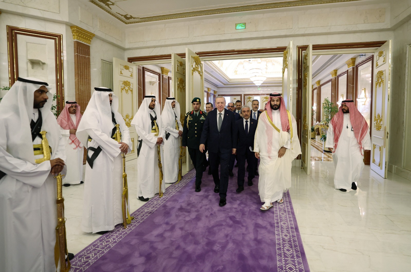 الرئيس التركي لولي العهد السعودي: ندين هجمات الحوثيين وندعم أمن المملكة