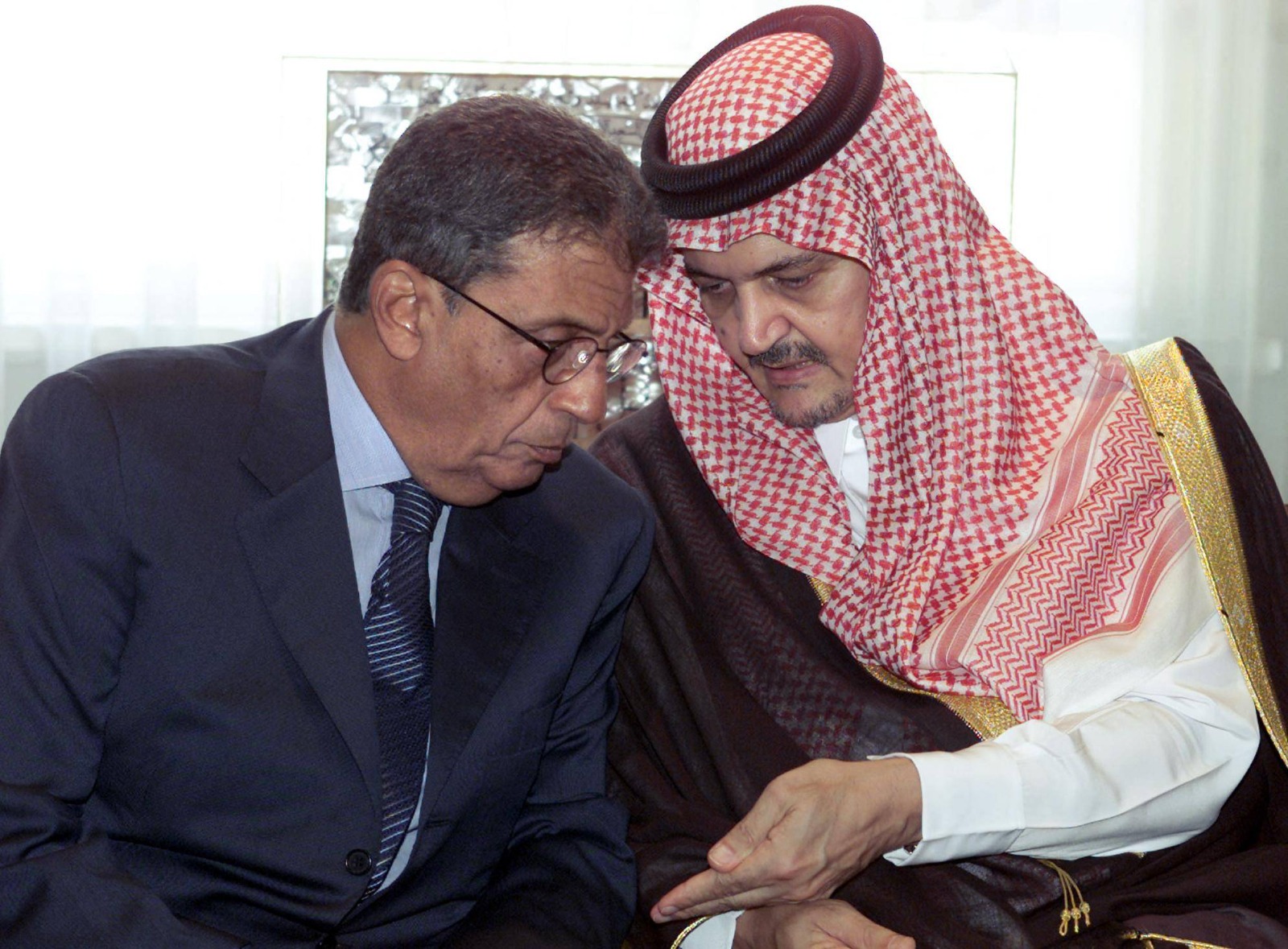 جمعت الأمير سعود الفيصل وعمرو موسى علاقة ودية