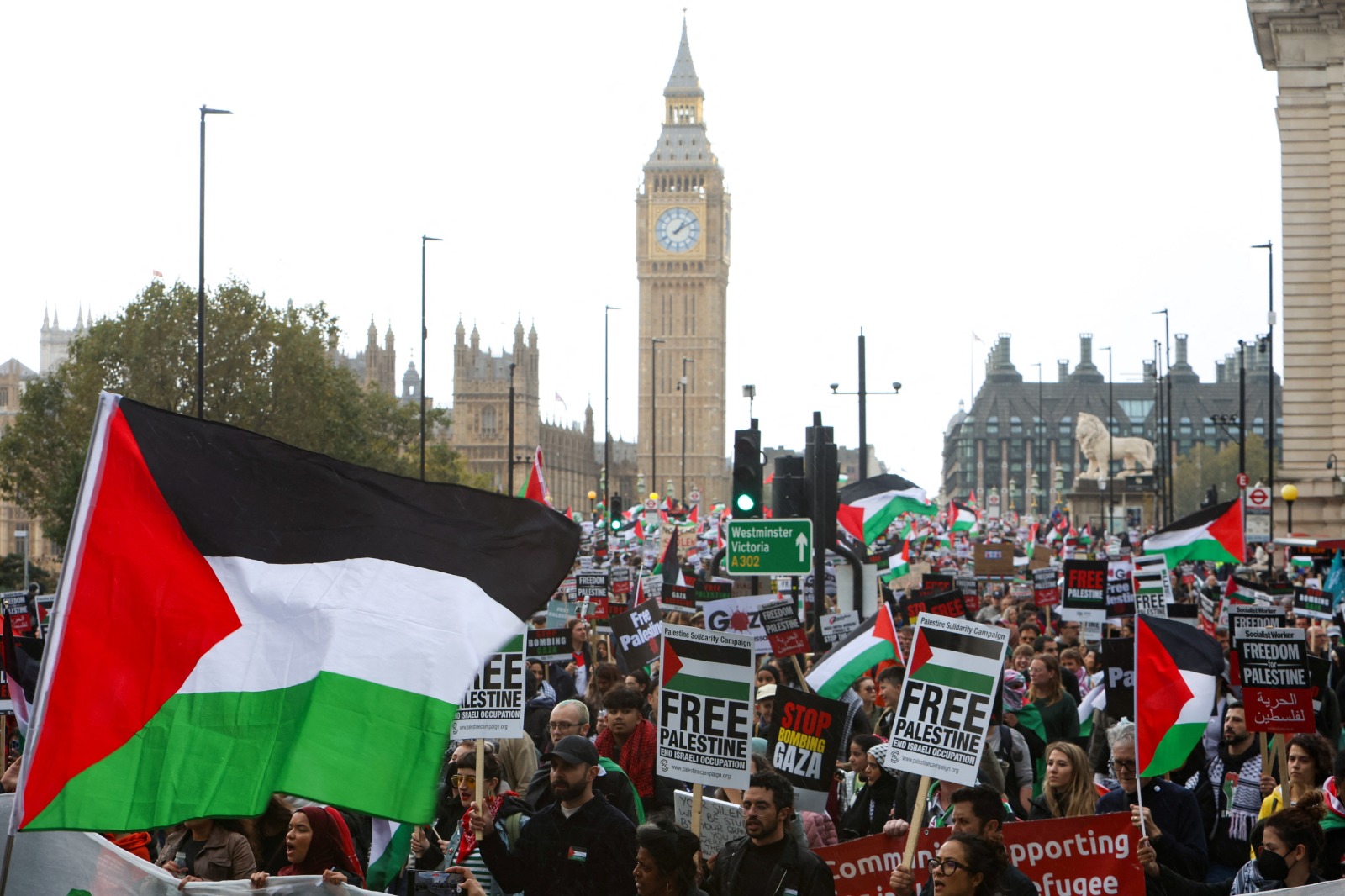 مظاهرات ضخمة في لندن لدعم الفلسطينيين والمطالبة بوقف إطلاق النار في قطاع غزة. 28 أكتوبر 2023