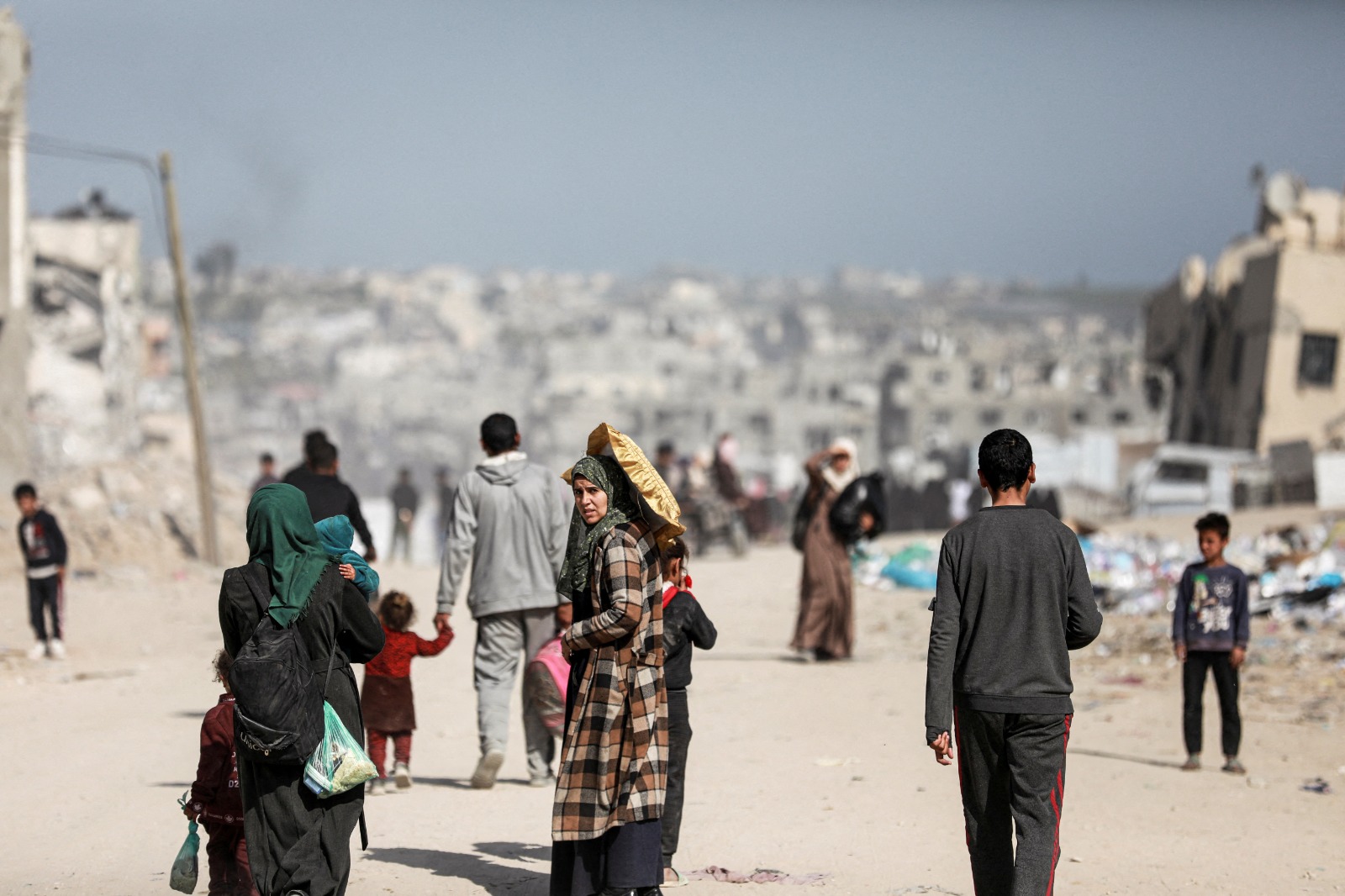 فلسطينيون يبدأون موجة نزوح جديدة بعد استئناف إسرائيل للحرب على غزة وإصدار أوامر إخلاء من الجيش الإسرائيلي. 18 مارس 2025