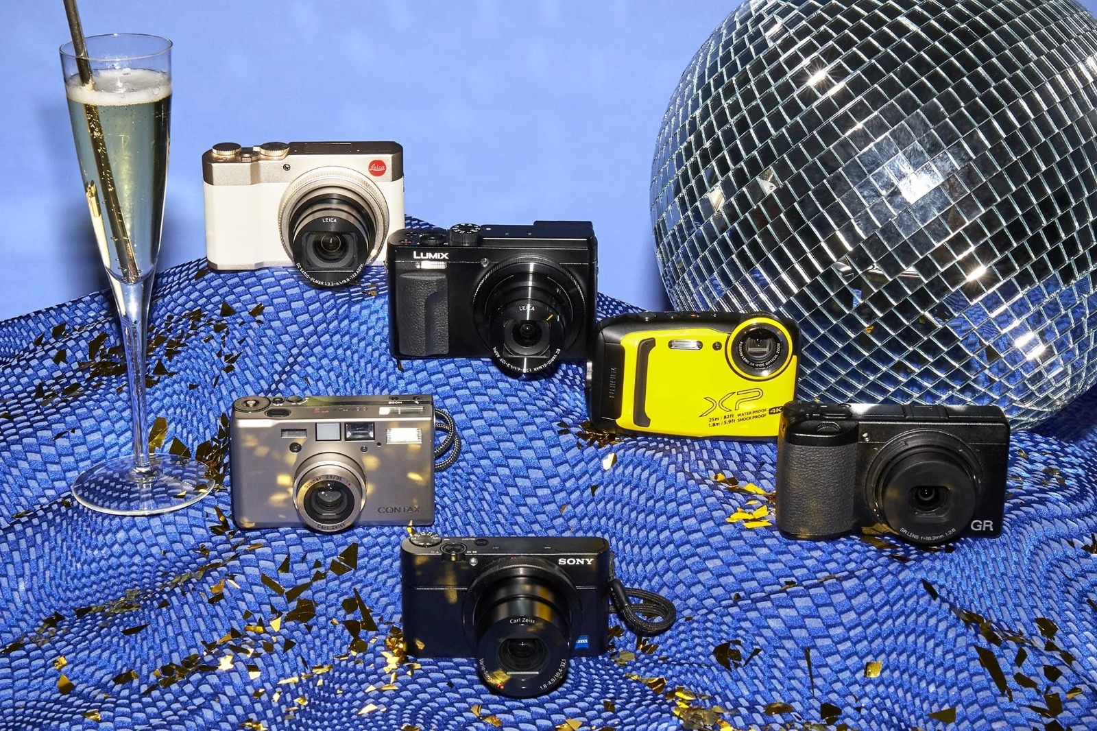 أنواع من الكاميرات الرقمية من شركات مثل 