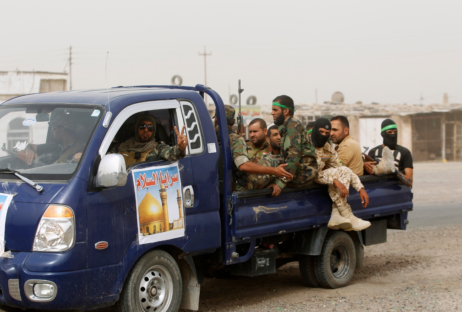 مقاتلون من 'كتائب السلام' التابعة للتيار الصدري بزعامة مقتدى الصدر في سامراء- 13 يوليو 2014