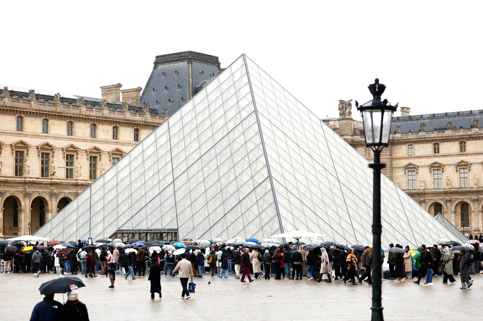 متحف اللوفر في باريس. 29 يناير  2025