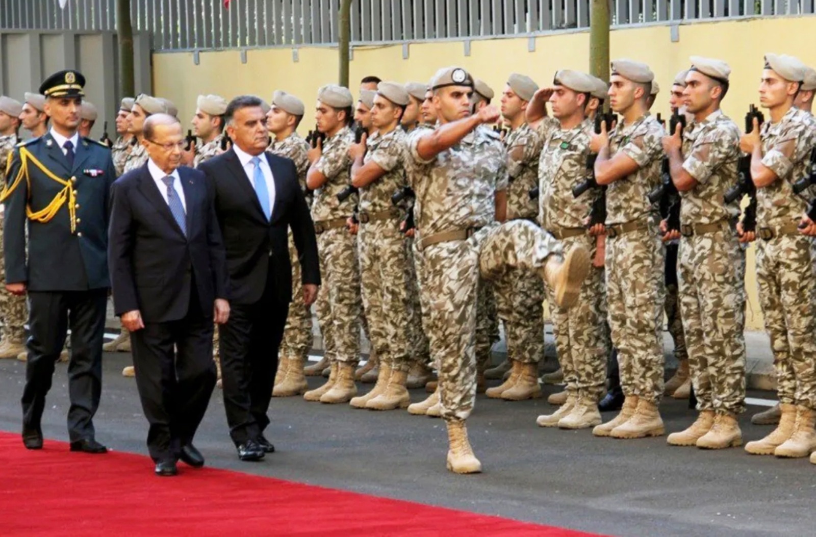 رئيس الجمهورية السابق ميشال عون وإبراهيم خلال الإحتفال بالعيد الـ72 للأمن العام