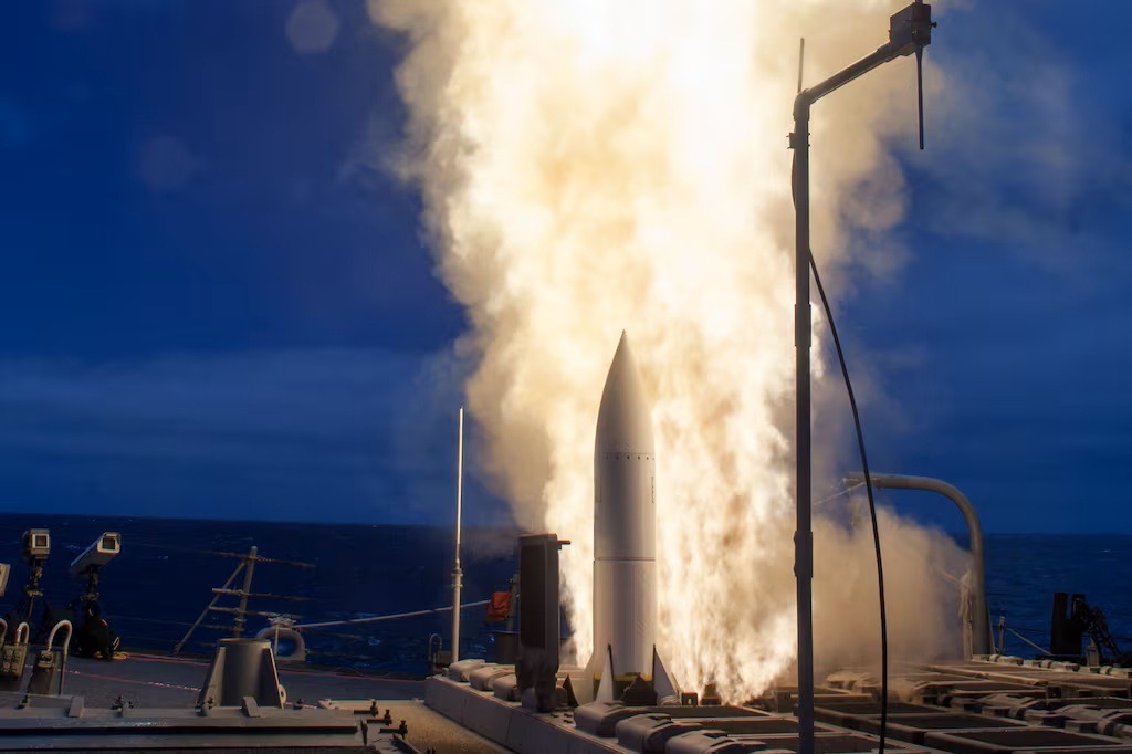 البنتاجون يمنح Raytheon عقداً لإنتاج صواريخ SM-3 الاعتراضية