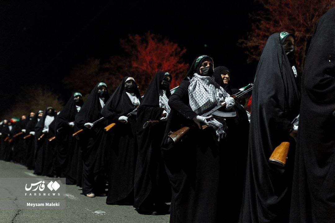 التلفزيون الرسمي الإيراني: 14 مليون شخص يتطوعون للقتال 