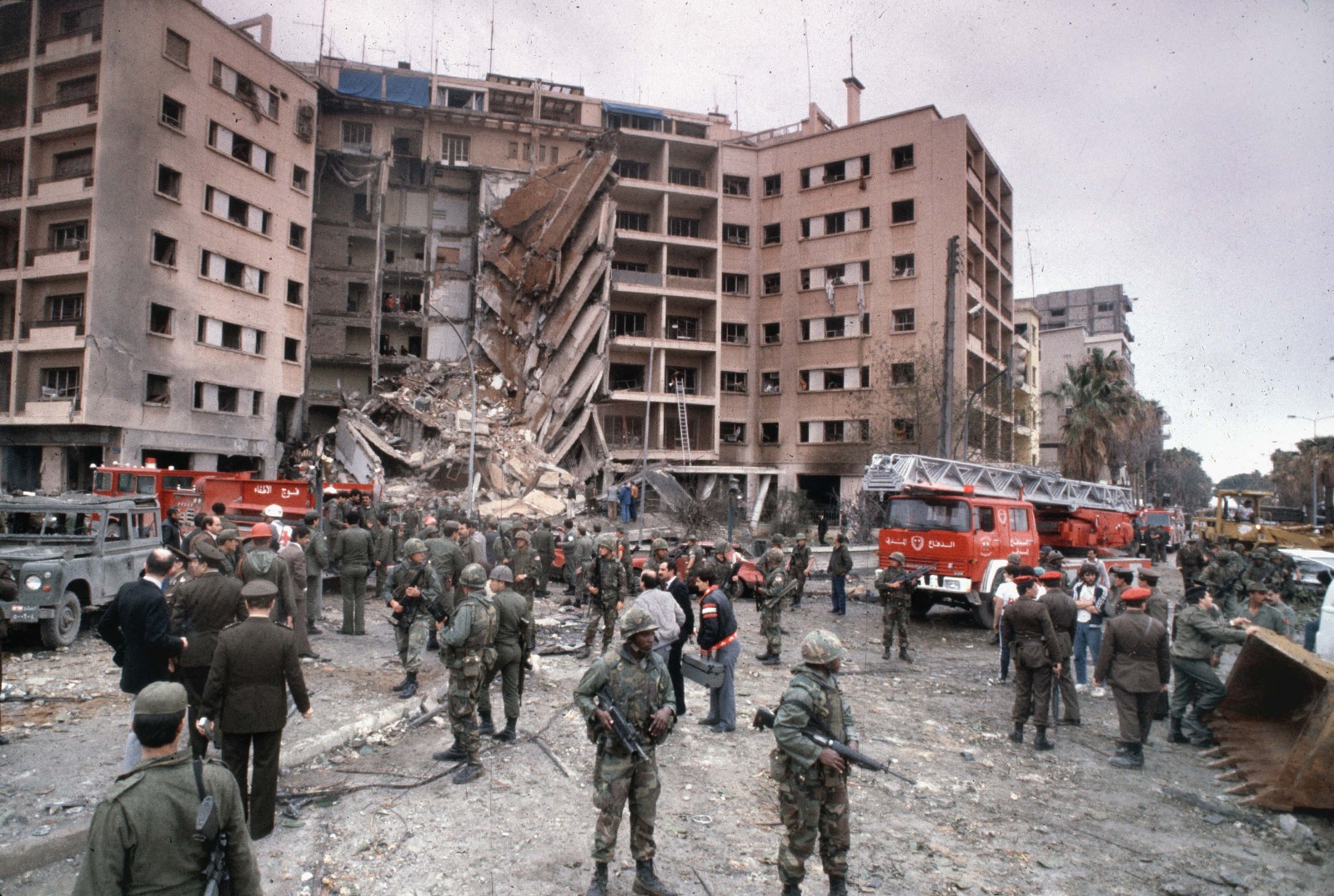 الدمار الذي لحق بمبنى السفارة الأميركية في بيروت، لبنان. 19 أبريل 1983