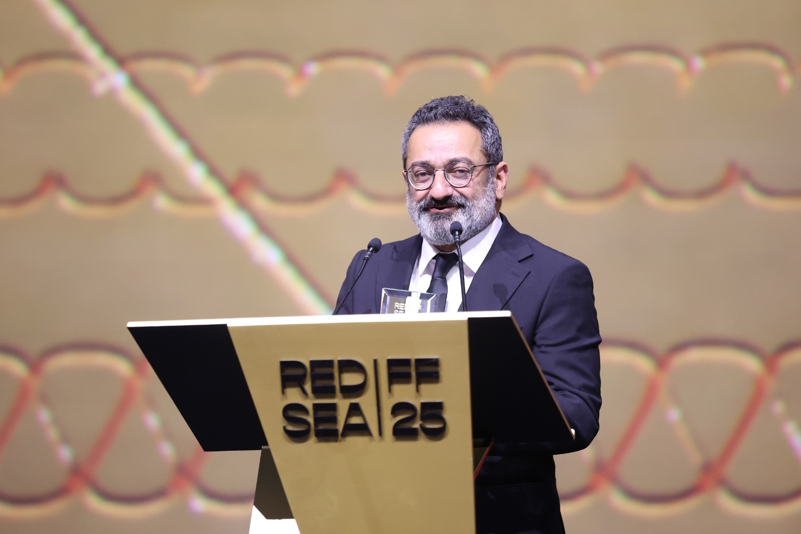 جانب من تكريم الفنان جورج خبّاز على جائزة اليُسر لأفضل ممثّل عن دوره في فيلم 