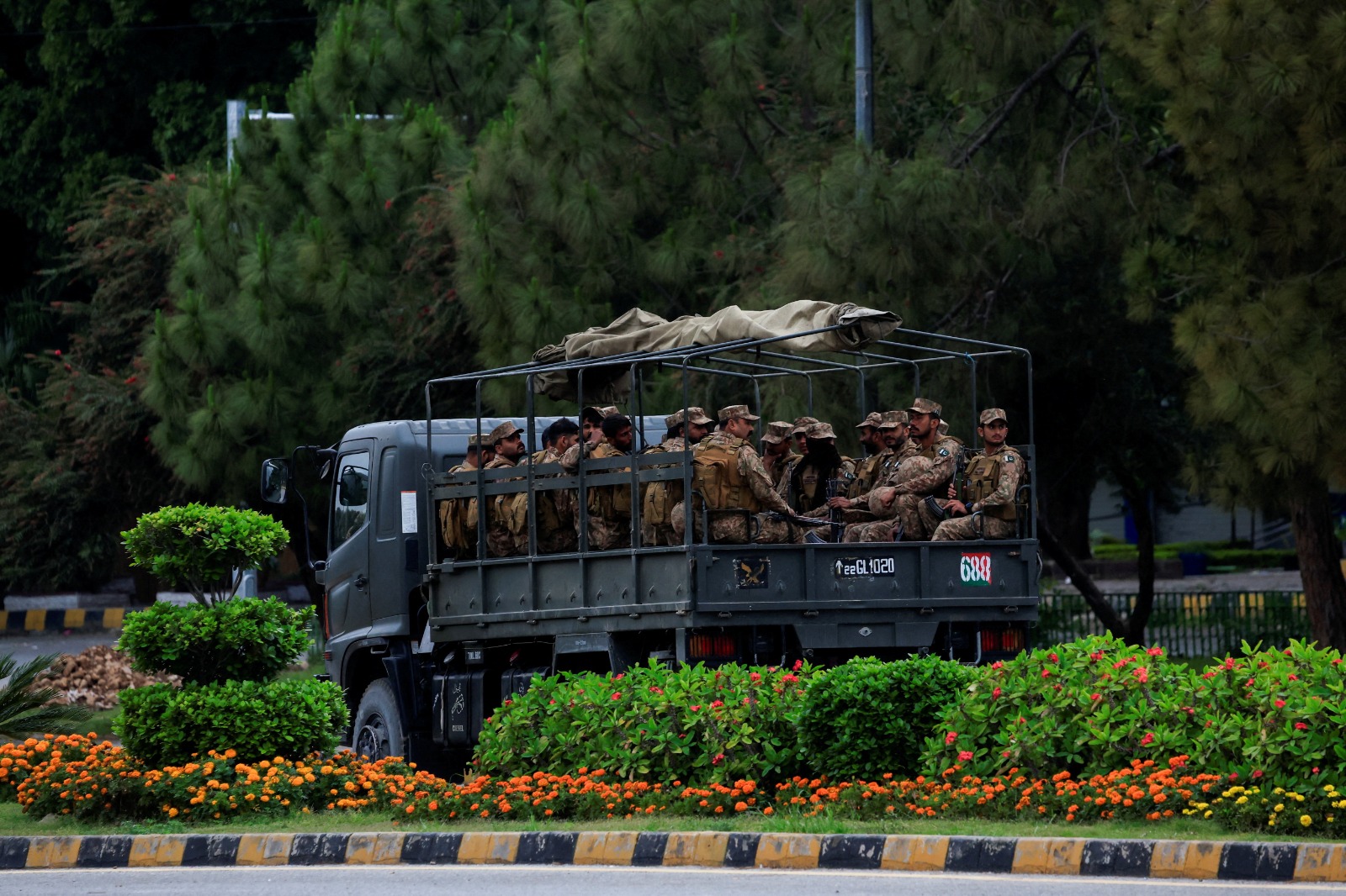 قوات أمنية وسط إجراءات أمنية مشددة في إسلام آباد قبل انطلاق المفاوضات الأميركية الإيرانية، 11 أبريل 2026