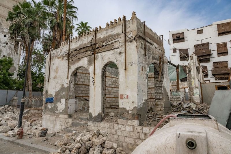 مبنى في جدة التاريخية في المملكة العربية السعودية قبل أعمال التدعيم والإنقاذ - spagov@
