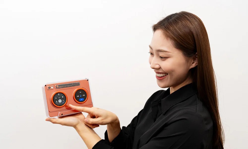 نموذج تجريبي لمكبر صوتي من سامسونج بتصميم شريط كاسيت