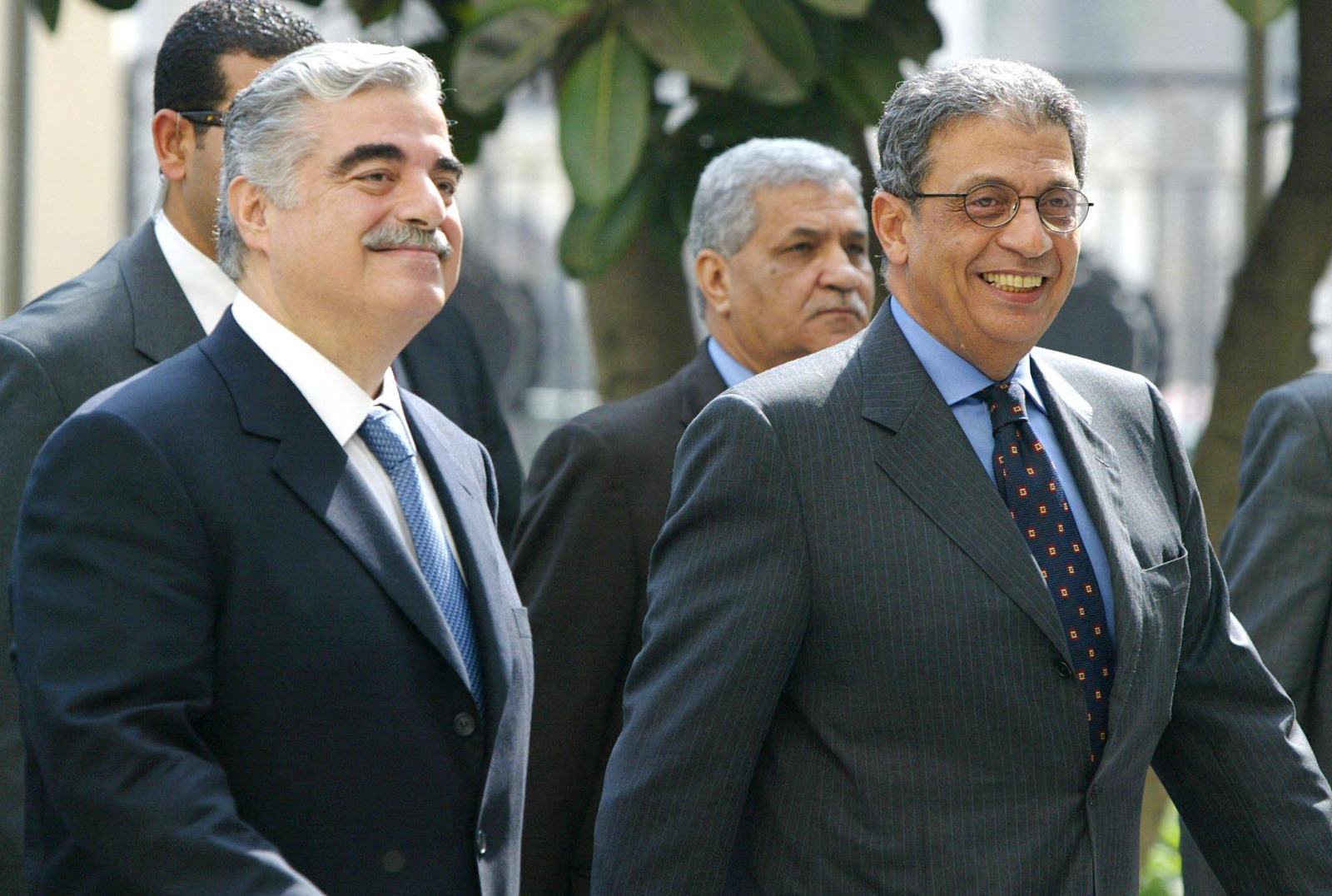 عمرو موسى مع رفيق الحريري خلال زيارة الأخير للقاهرة عام 2004