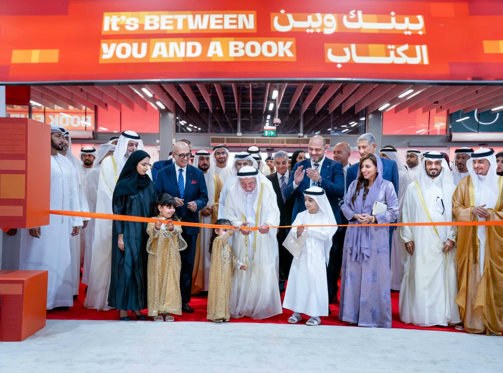 حاكم الشارقة مفتتحاً معرض الشارقة للكتاب. 5 نوفمبر 2025