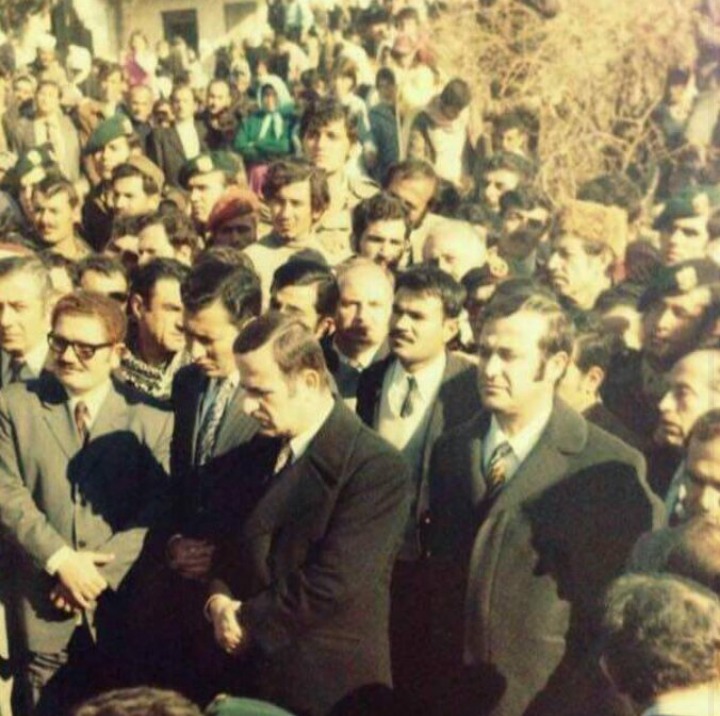 الرئيس حافظ وإلى يساره شقيقه العقيد رفعت