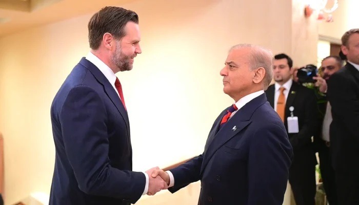 رئيس وزراء باكستان شهباز شريف يلتقي نائب الرئيس الأميركي جي دي فانس في إسلام آباد، 11 أبريل 2026