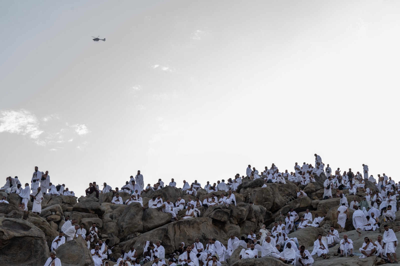 حجاج على صعيد عرفات لأداء ركن الحج الأعظم، 15 يونيو 2024