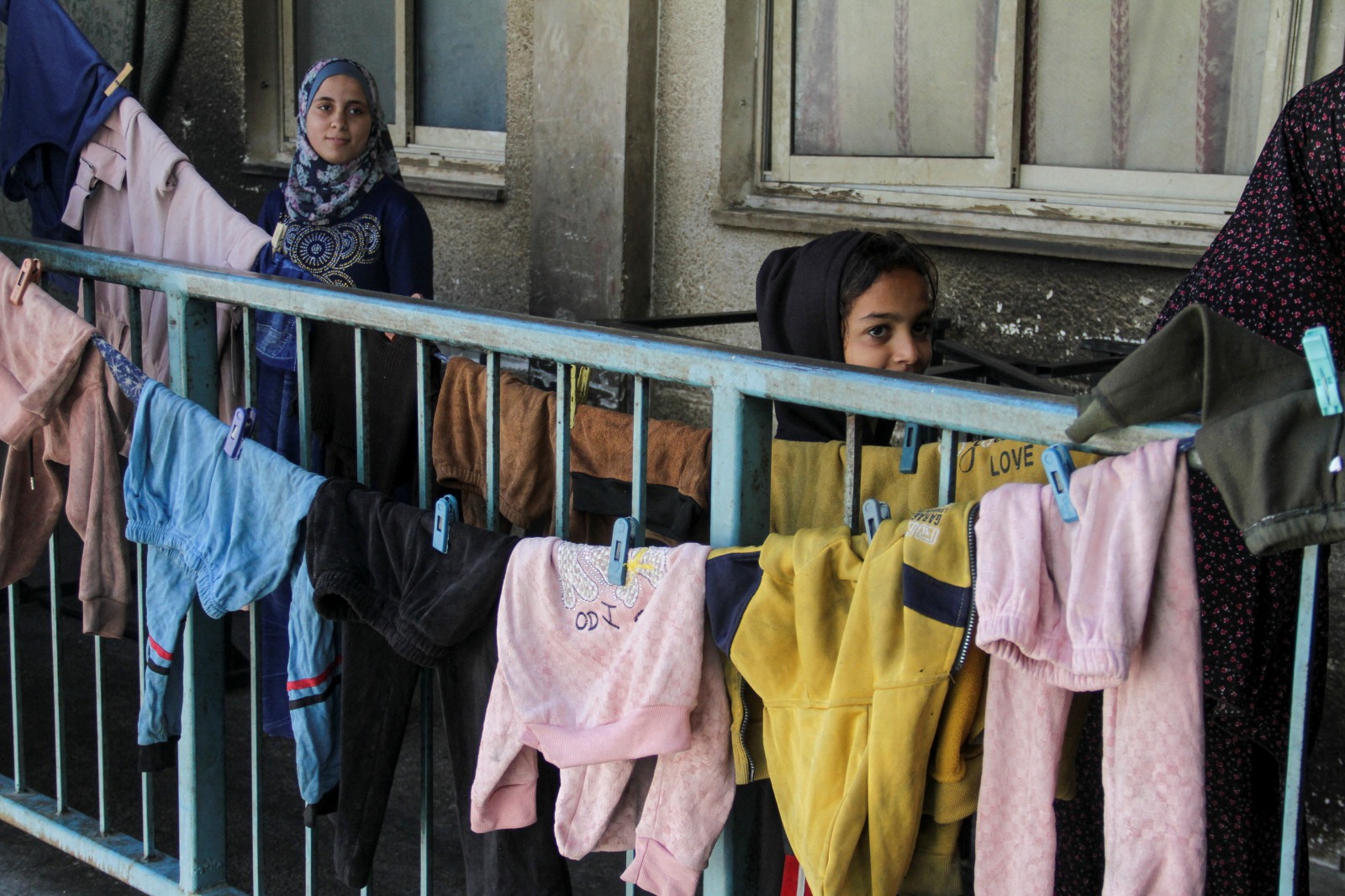 فلسطينيون نازحون في مدرسة تابعة للأونروا، خلال شهر رمضان في مخيم جباليا للاجئين في شمال قطاع غزة، فلسطين. 20 مارس 2024