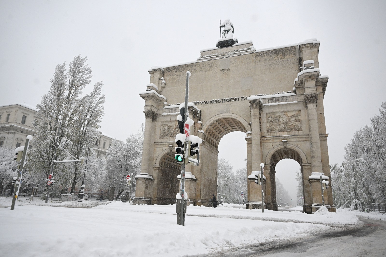 منطقة سيجستور المغطاة بالثلوج في بافاريا، ألمانيا. 02 ديسمبر 2023