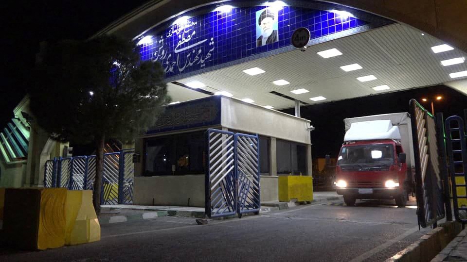 شاحنة تحمل وقود UF6 تغادر مركز نطنز للأبحاث النووية في محافظة أصفهان إلى منشأة فوردو تحت الأرض. نطنز، إيران. 7 نوفمبر 2019