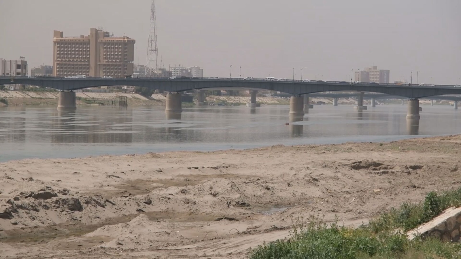 منظر عام لنهر دجلة في العراق