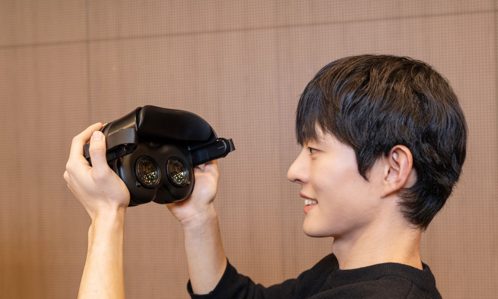 جيل جديد من شاشات النظارات الذكية من سامسونج من نوع RGB OLED بدقة 5000 بيكسل في البوصة الواحدة