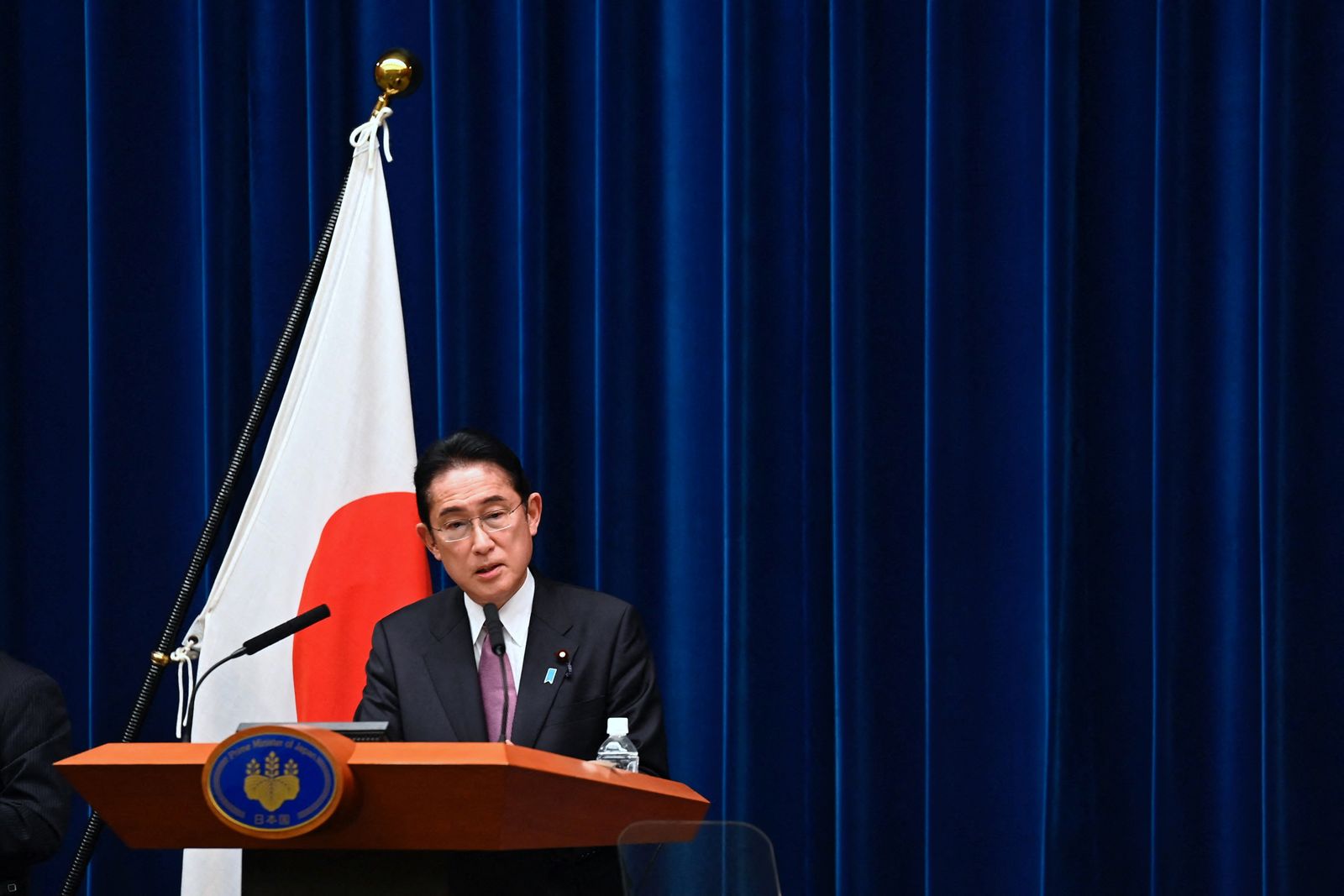 رئيس الوزراء الياباني فوميو كيشيدا خلال مؤتمر صحفي عن استراتيجية الأمن القومي الجديدة لبلاده، طوكيو 16 ديسمبر 2022 - REUTERS
