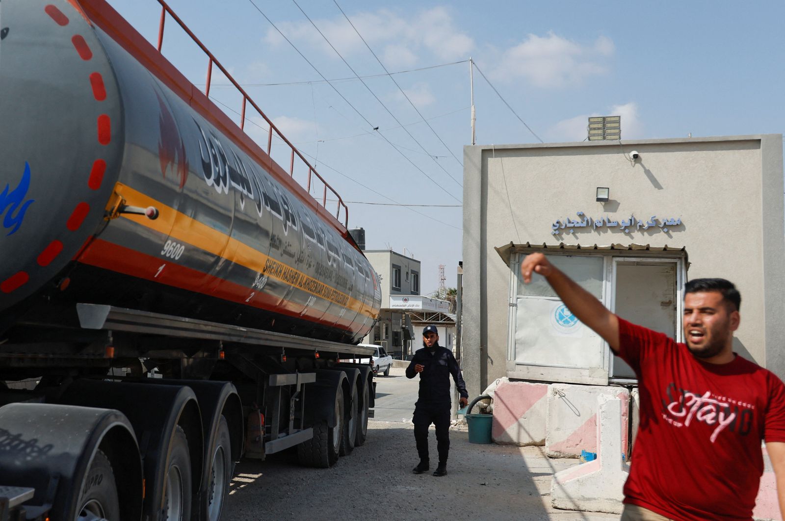 A truck carrying fuel imports for the lone power plant rolls into Gaza, after Israel eased up closures, as ceasefire holds in Rafah - REUTERS