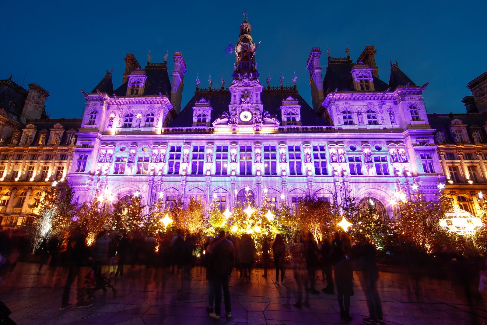 أضواء عطلة عيد الميلاد في باريس. - REUTERS