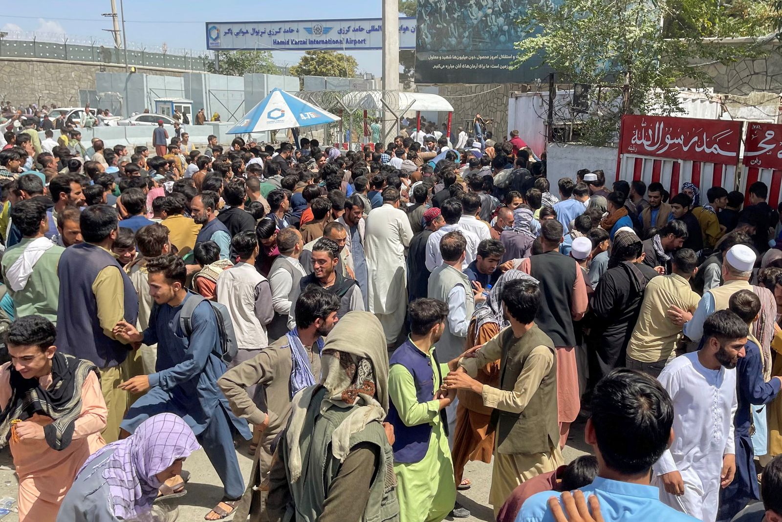 حشود ضخمة باتجاه مطار كابول - 16 أغسطس 2021 - REUTERS