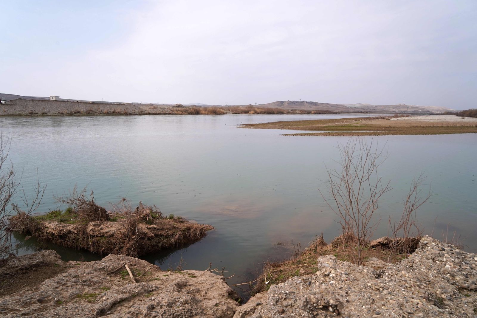 This picture shows a view of the Tigris river, in the village of Bajid Kandala, some 50km west of the northern Iraqi city of Dohuk, on February 18, 2022. - The Tigris is one of Iraq's two big rivers that gave birth to the ancient empires of Sumer and Babylonia and are said to have watered the biblical Garden of Eden. Today, it is dying.Human activity and climate change have choked the once mighty stream that, with its twin the Euphrates, brought to life the civilisations of Mesopotamia thousands of years ago. (Photo by Ismael ADNAN / AFP) - AFP