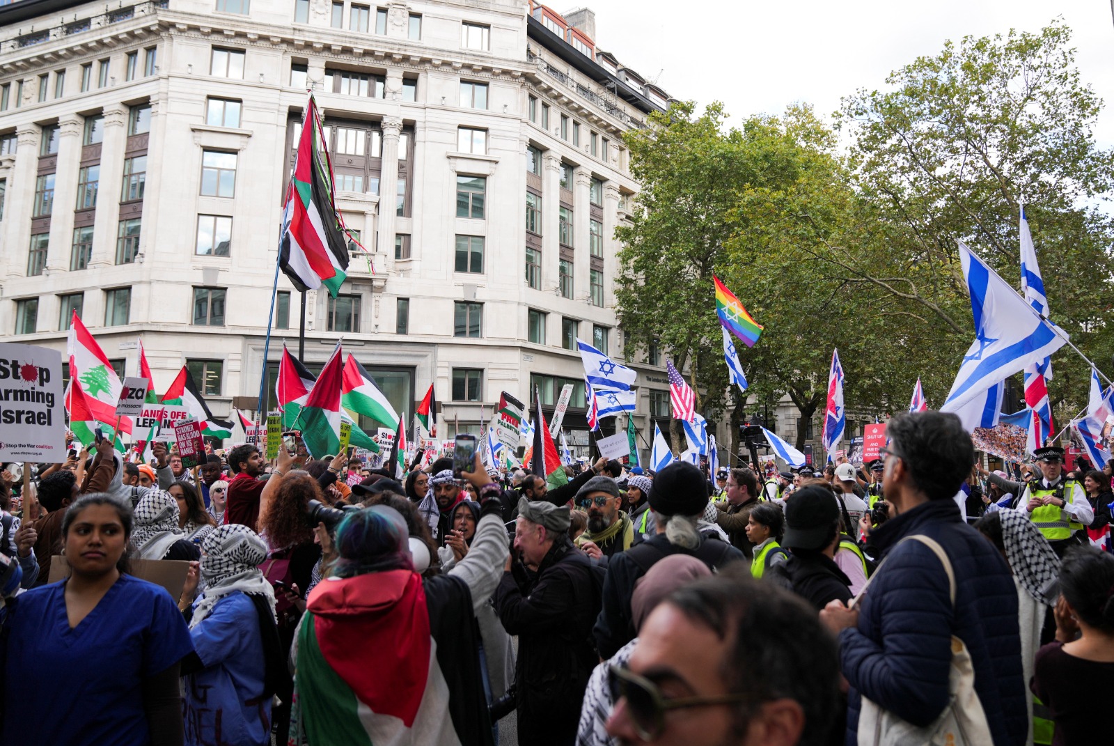 Children form a human chain during a demonstration in support of Palestinians in Gaza, ahead of the October 7 attack anniversary, amid the ongoing Israel-Hamas conflict, in London, Britain October 5, 2024. REUTERS/Maja Smiejkowska