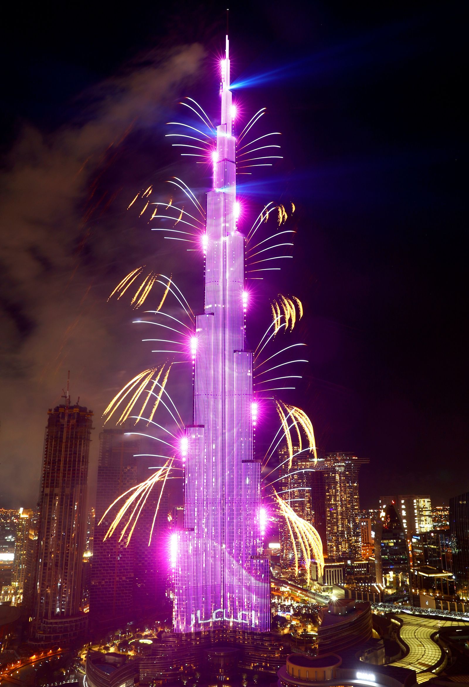 جانب من احتفالات دبي بالعام الجديد في برج خليفة - REUTERS