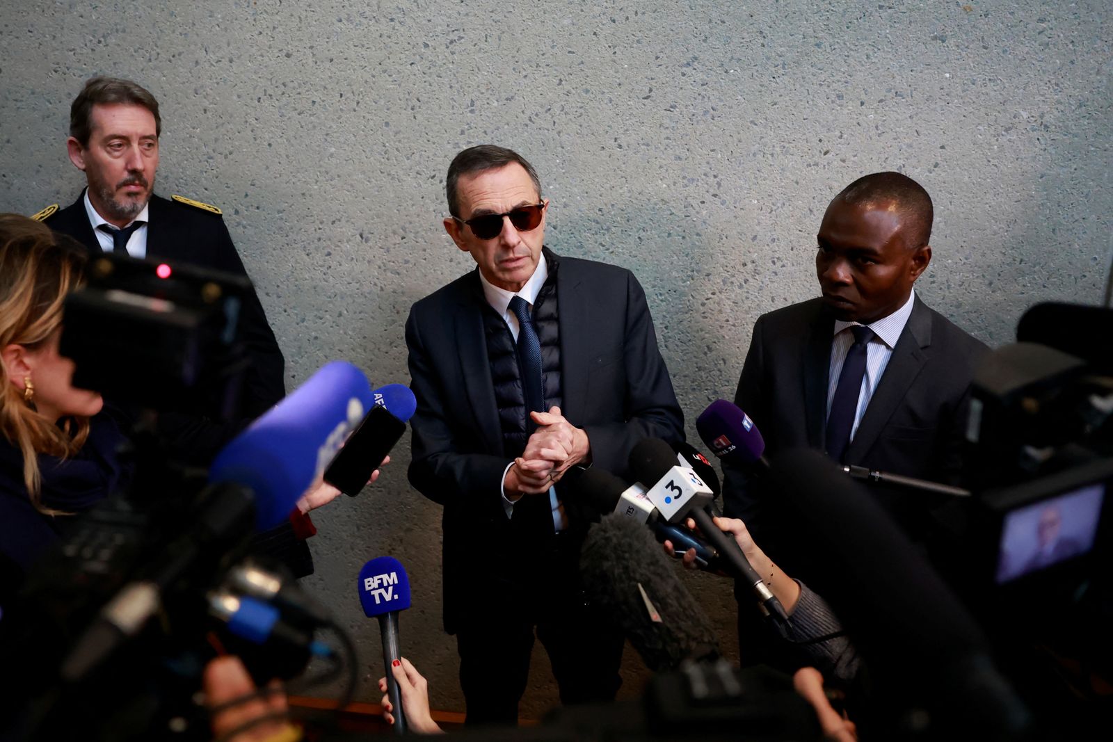 French Interior Minister Bruno Retailleau talks to journalists next to French Junior Minister for Francophonie and International Partnerships Thani Mohamed Soilihi  after a visit at the Visa Department of the Immigration office (Sous-direction des visas) in Nantes, France, January 10, 2025. REUTERS/Stephane Mahe