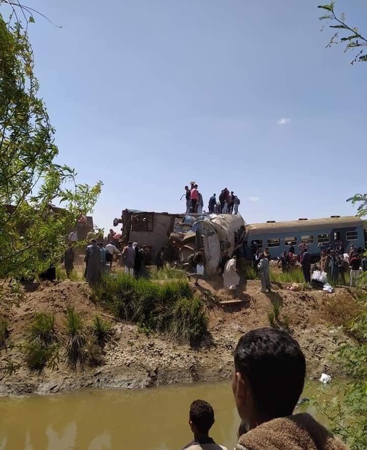 صورة متداولة على وسائل التواصل الاجتماعي لموقع حادث تصادم قطارين في سوهاج جنوبي مصر