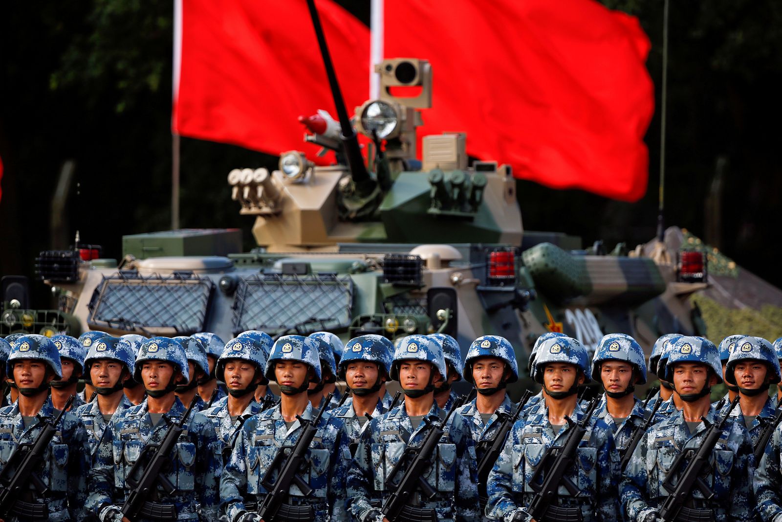 قوات صينية من جيش التحرير الشعبي في هونج كونج - REUTERS