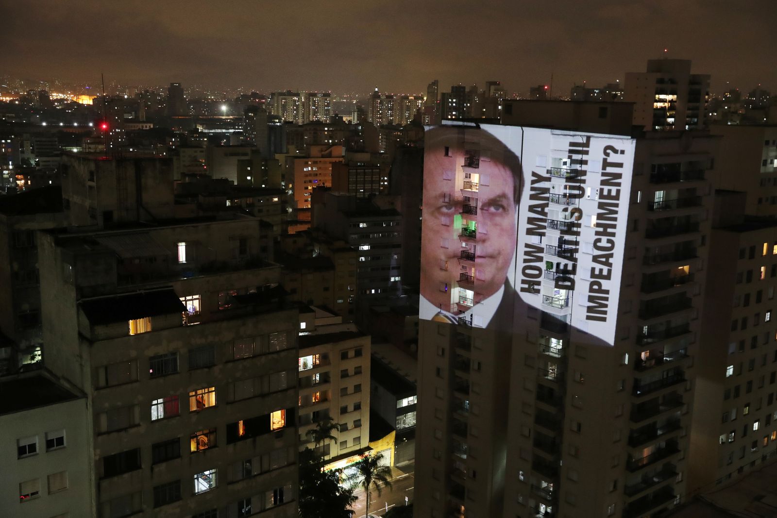 صورة للرئيس البرازيلي جايير بولسونارو مع عبارة 