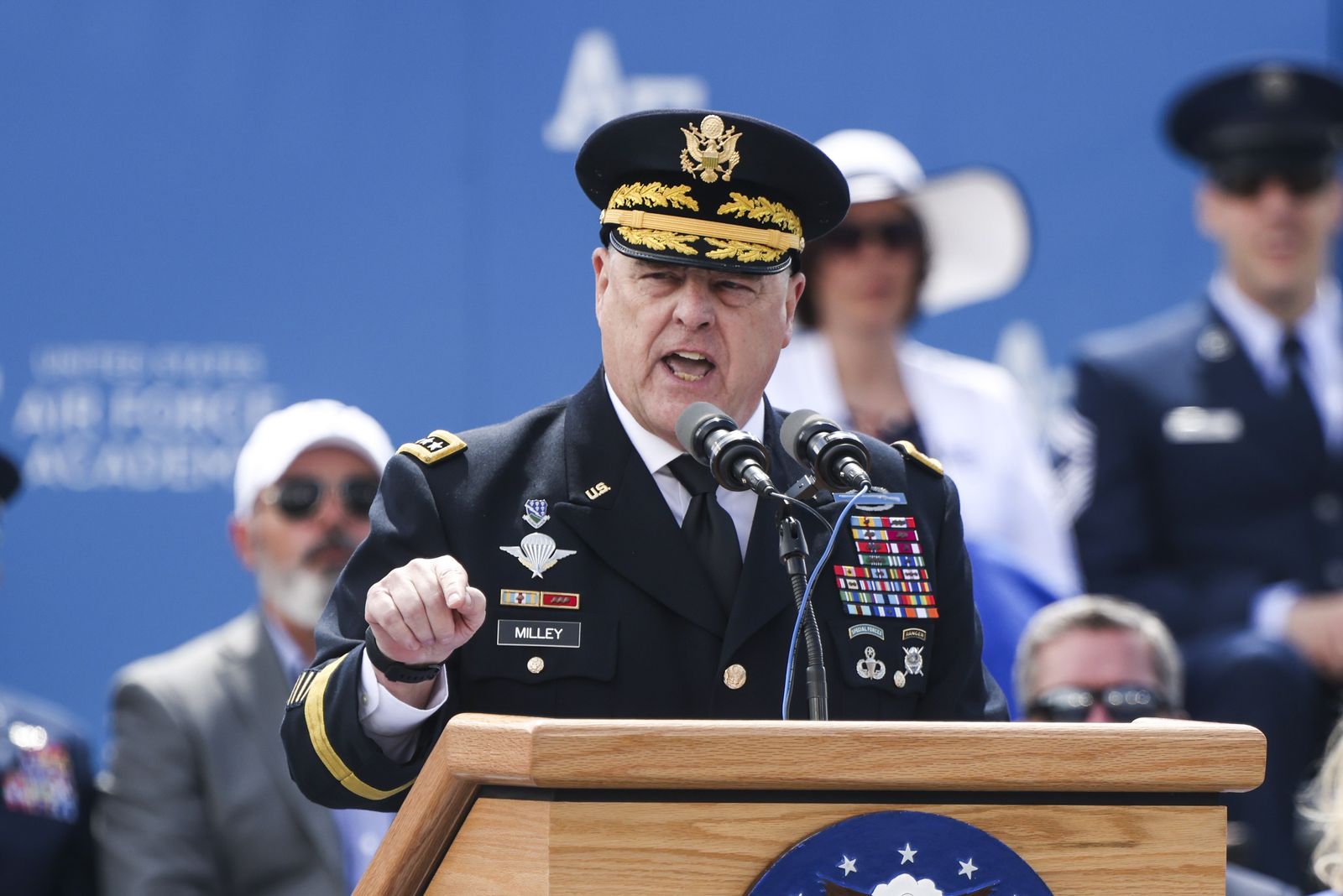 رئيس هيئة الأركان المشتركة الجنرال مارك ميلي يلقي كلمة في حفل تخرج أكاديمية القوات الجوية الأميركية كولورادو. 26 مايو 2021 - AFP