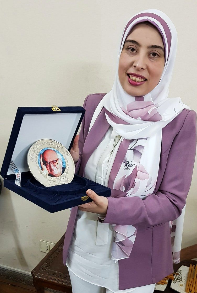 الكاتبة رانيا اللبودي الفائزة بالجائزة - رويترز