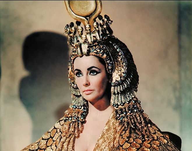 إليزابيث تايلور في أحد مشاهد فيلم 
