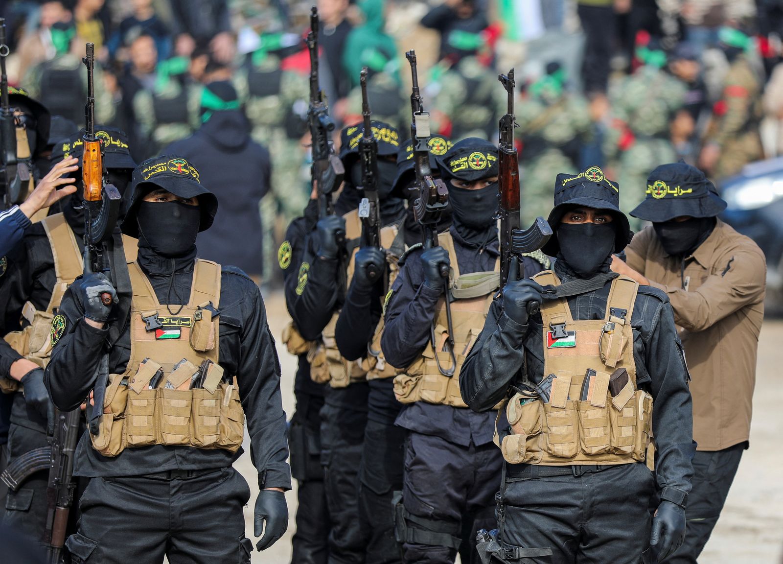 Palestinian Islamic Jihad militants stand guard before the handover of hostages who had been held in Gaza since the deadly October 7, 2023 attack, to members of the International Committee of the Red Cross (ICRC) as part of a ceasefire and a hostages-prisoners swap deal between Hamas and Israel, in Gaza City, January 25, 2025. REUTERS/Dawoud Abu Alkas