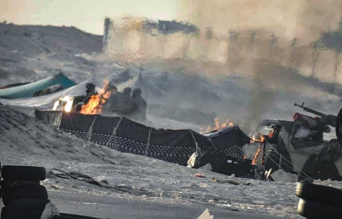 خيام قوات البوليساريو بعد أن أضرمت فيها أفرادها النار، بحسب الجيش المغربي. 13 نوفمبر 2020 - AFP