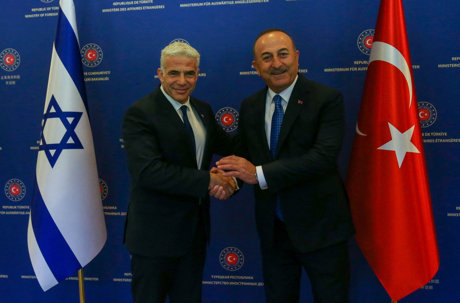 وزير الخارجية التركي مولود جاويش أوغلو يلتقي نظيره الإسرائيلي يائير لبيد في أنقرة- 23 يونيو 2022. - REUTERS