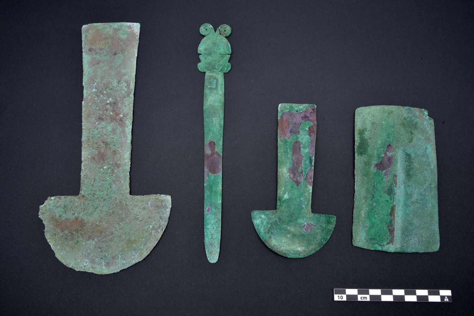 Handout picture distributed by the National Museum of Sican, Peru, on March 23, 2022, of surgical tools and other elements uncovered by archeologists in what is believed to be the tomb of a surgeon, who was buried wearing a 