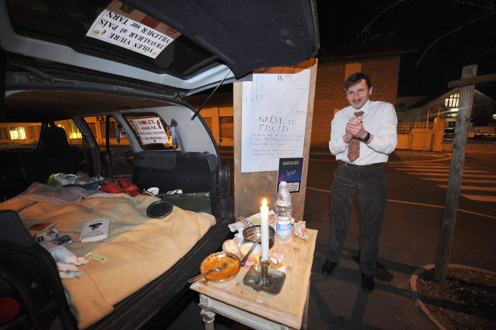 (FILES) In this file photo taken on February 02, 2009, Midi-Pyrenees Modem party leader Remy Daillet eats in his car in front of the Molex factory in Villemur-sur-Tarn, during a 