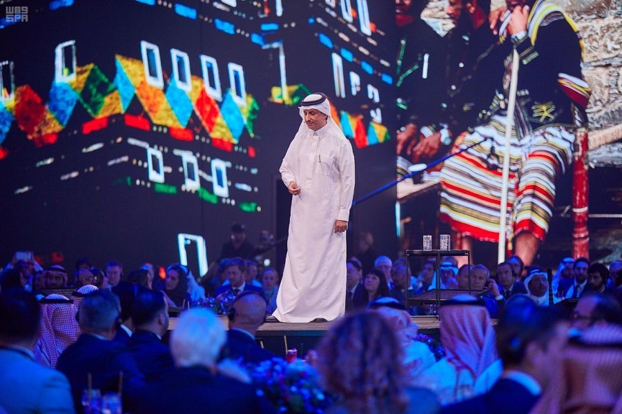 وزير السياحة السعودي أحمد الخطيب خلال إعلان المملكة فتح أبوابها للسياح من مختلف أرجاء العالم وإطلاق التأشيرة السياحية الإلكترونية. - وكالة الأنباء السعودية