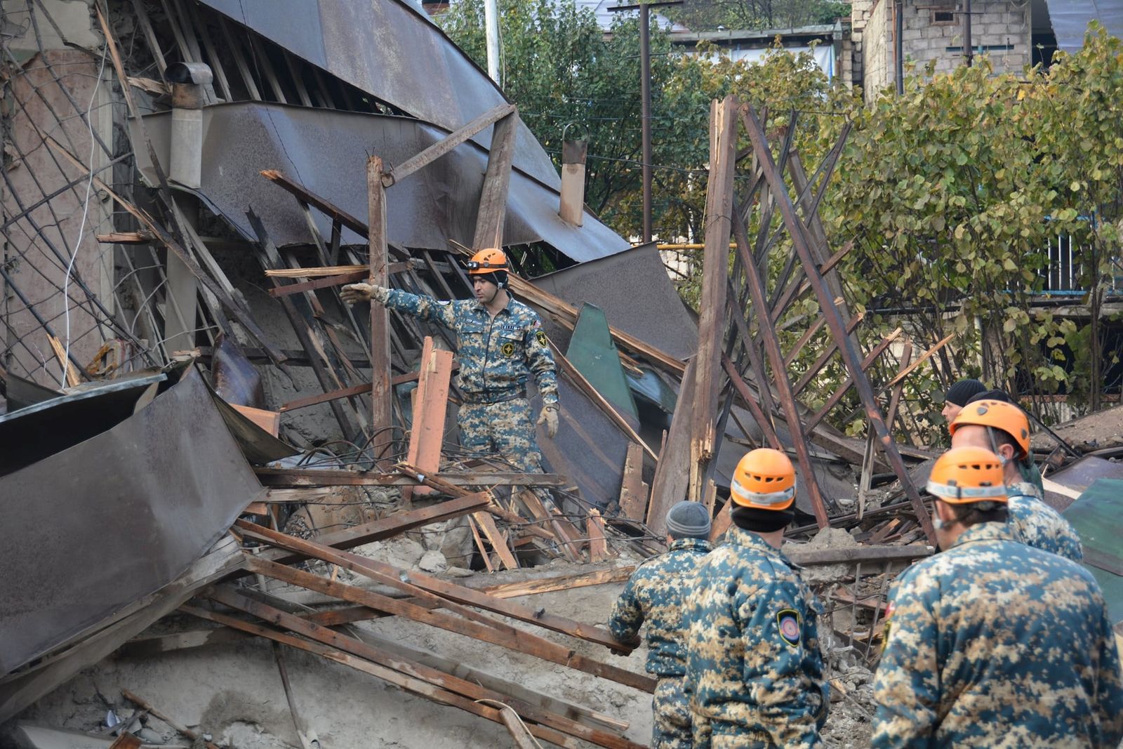 دمار بعد قصف على ستيباناكيرت، عاصمة ناجورنو قره باغ - 6 نوفمبر 2020 - REUTERS